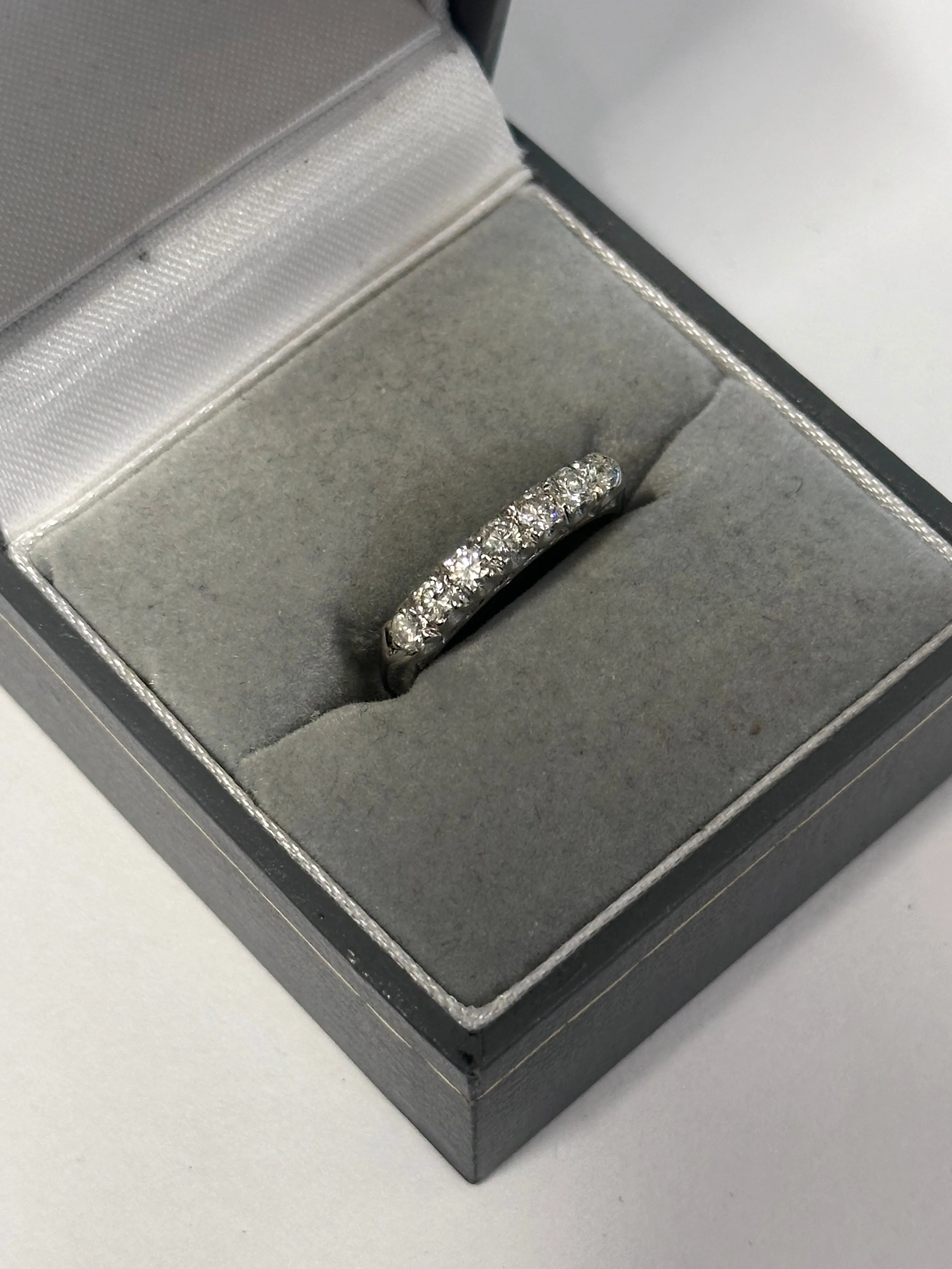 BEAUTIFUL SOPHISTICATED ANTIQUE  DIAMOND WHITE GOLD RING - $10 APR w/ CoA!!!!!!!