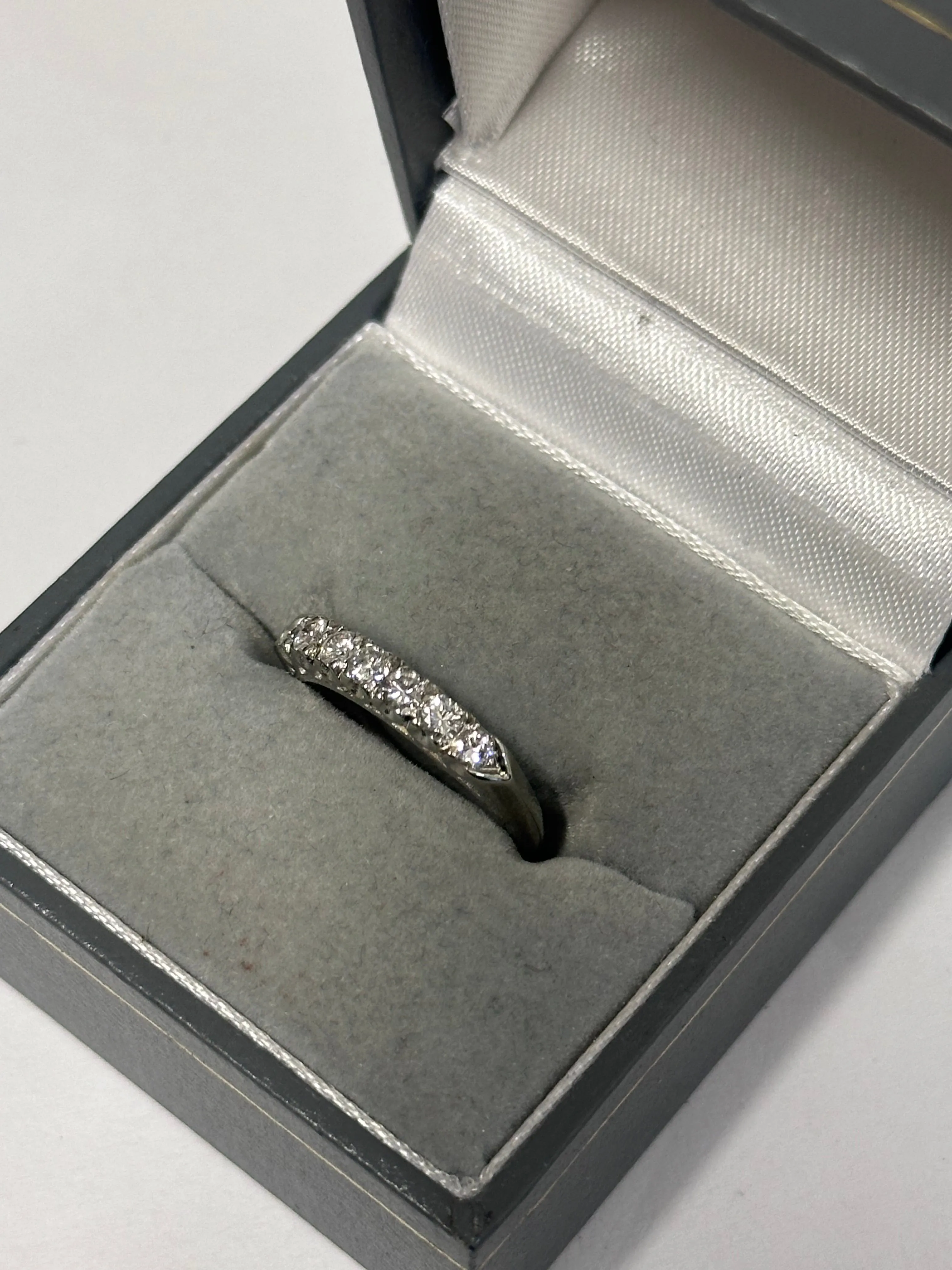 BEAUTIFUL SOPHISTICATED ANTIQUE  DIAMOND WHITE GOLD RING - $10 APR w/ CoA!!!!!!!