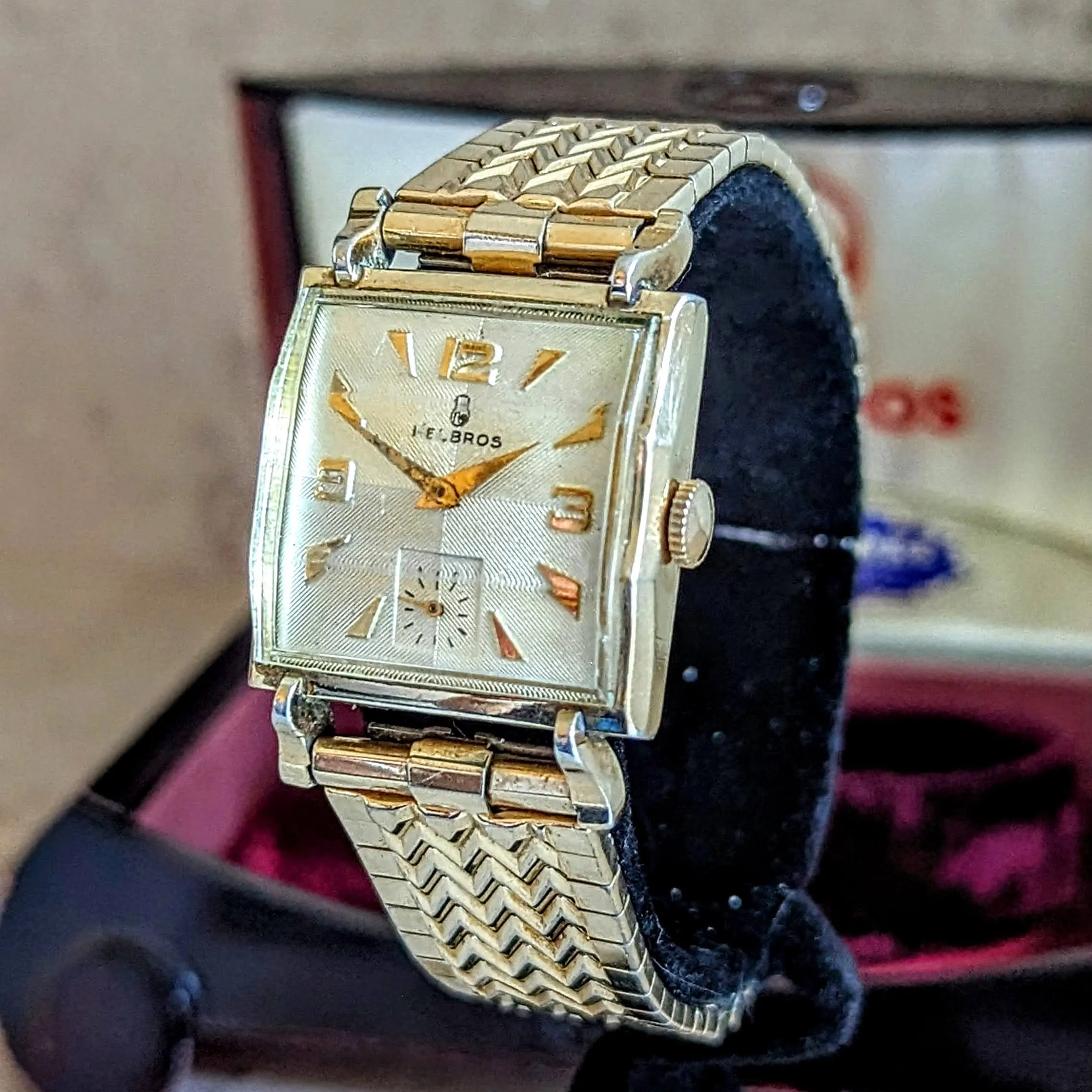 HELBROS Wristwatch 17 Jewels Swiss Caliber 101 Fancy Case, Crystal, Lugs & Bracelet Watch