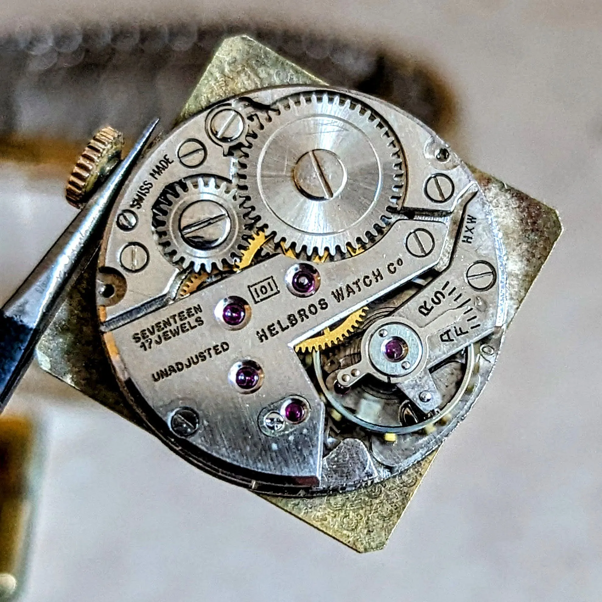 HELBROS Wristwatch 17 Jewels Swiss Caliber 101 Fancy Case, Crystal, Lugs & Bracelet Watch