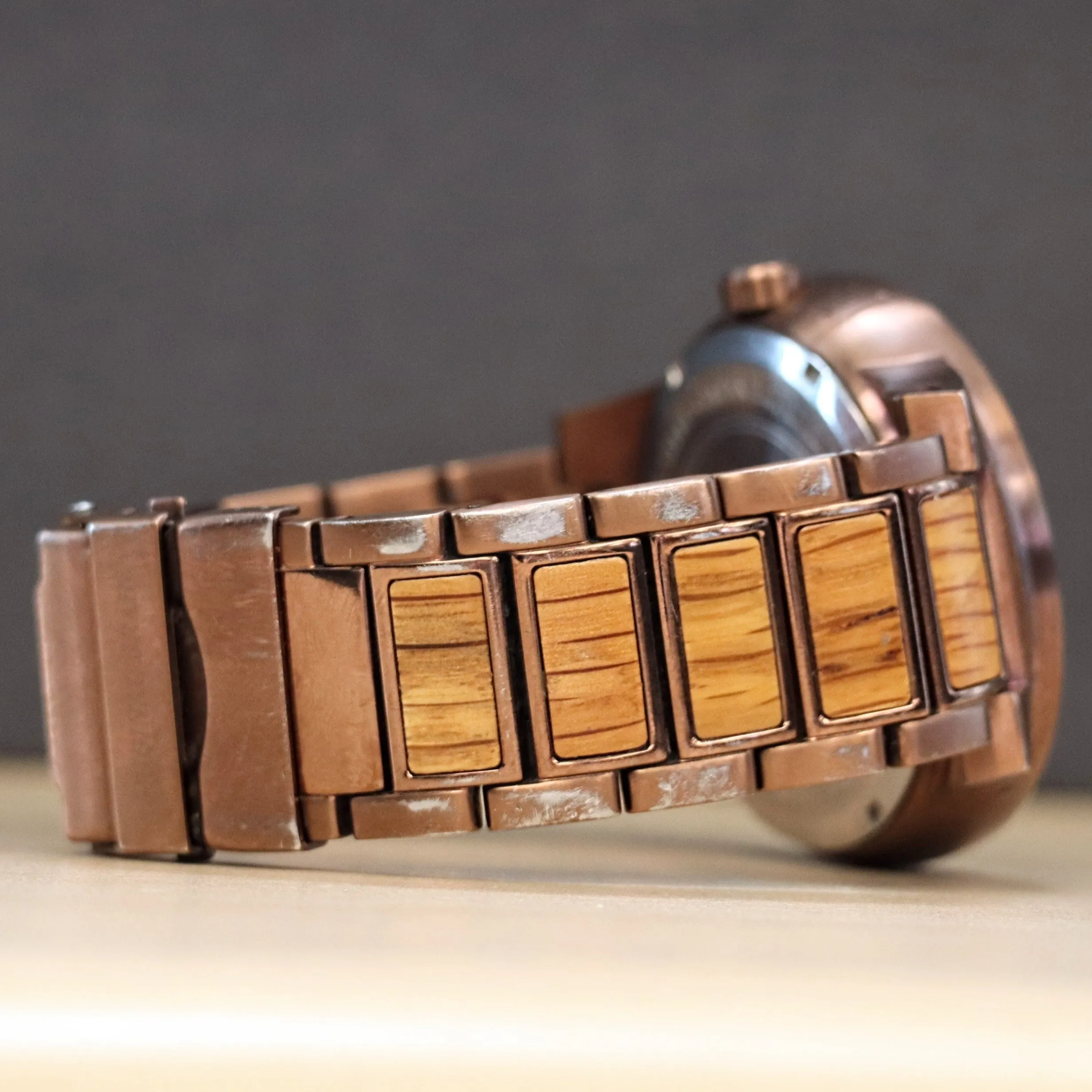 ORIGINAL GRAIN Wood Watch "The Barrel" Date Indicator 46mm Wristwatch S.S.