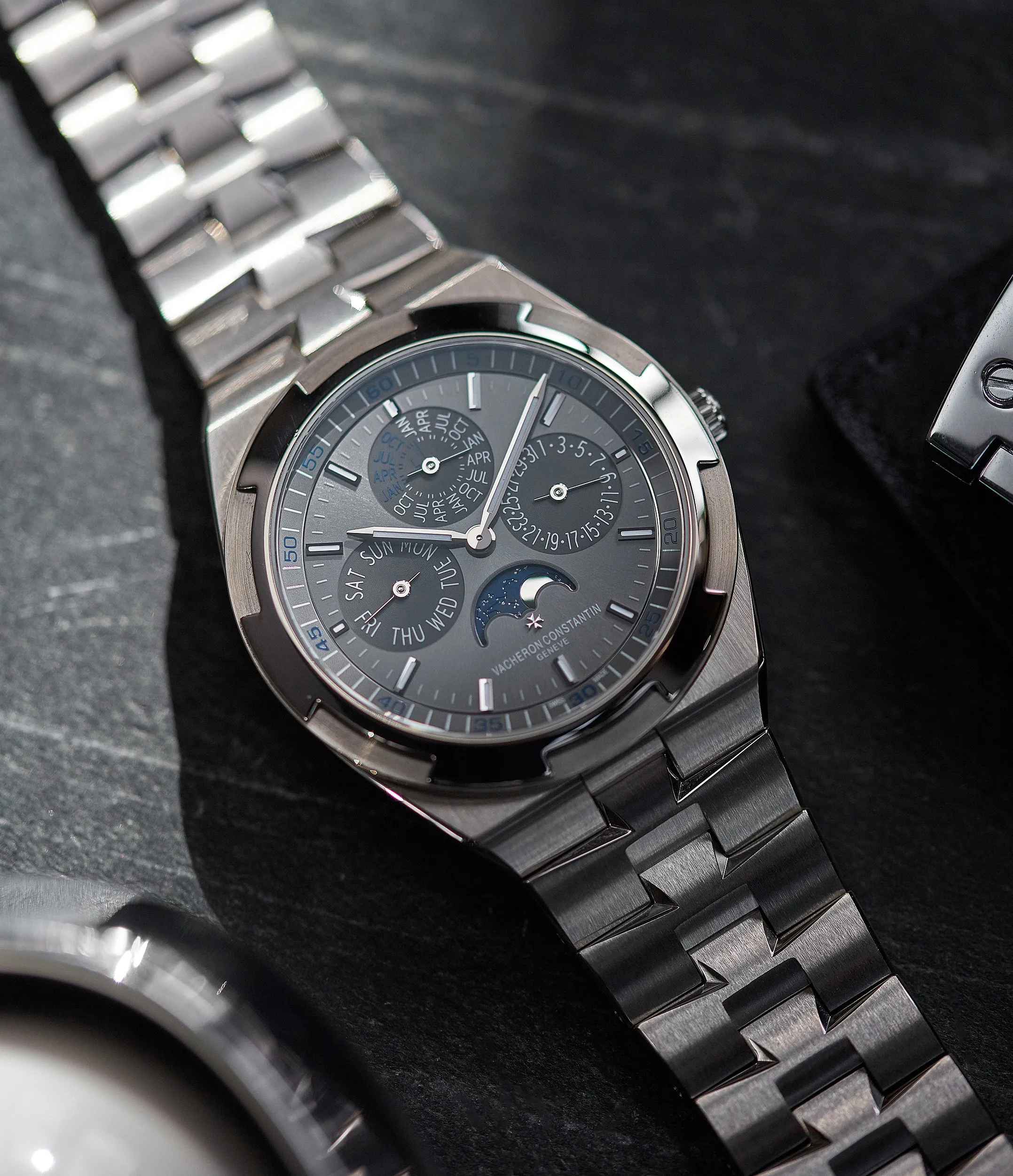 Overseas Perpetual Calendar | Ultra Thin | White Gold