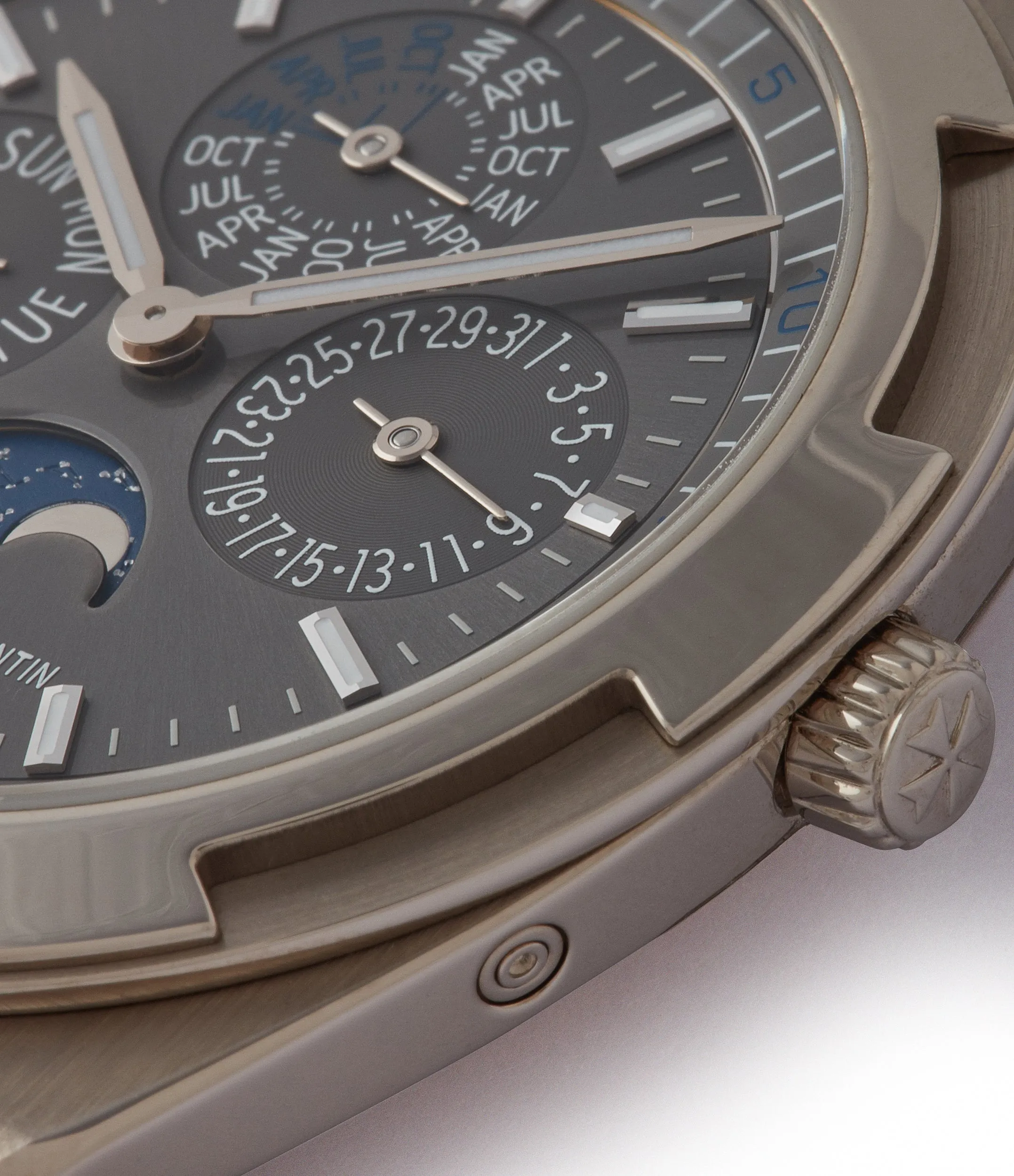 Overseas Perpetual Calendar | Ultra Thin | White Gold