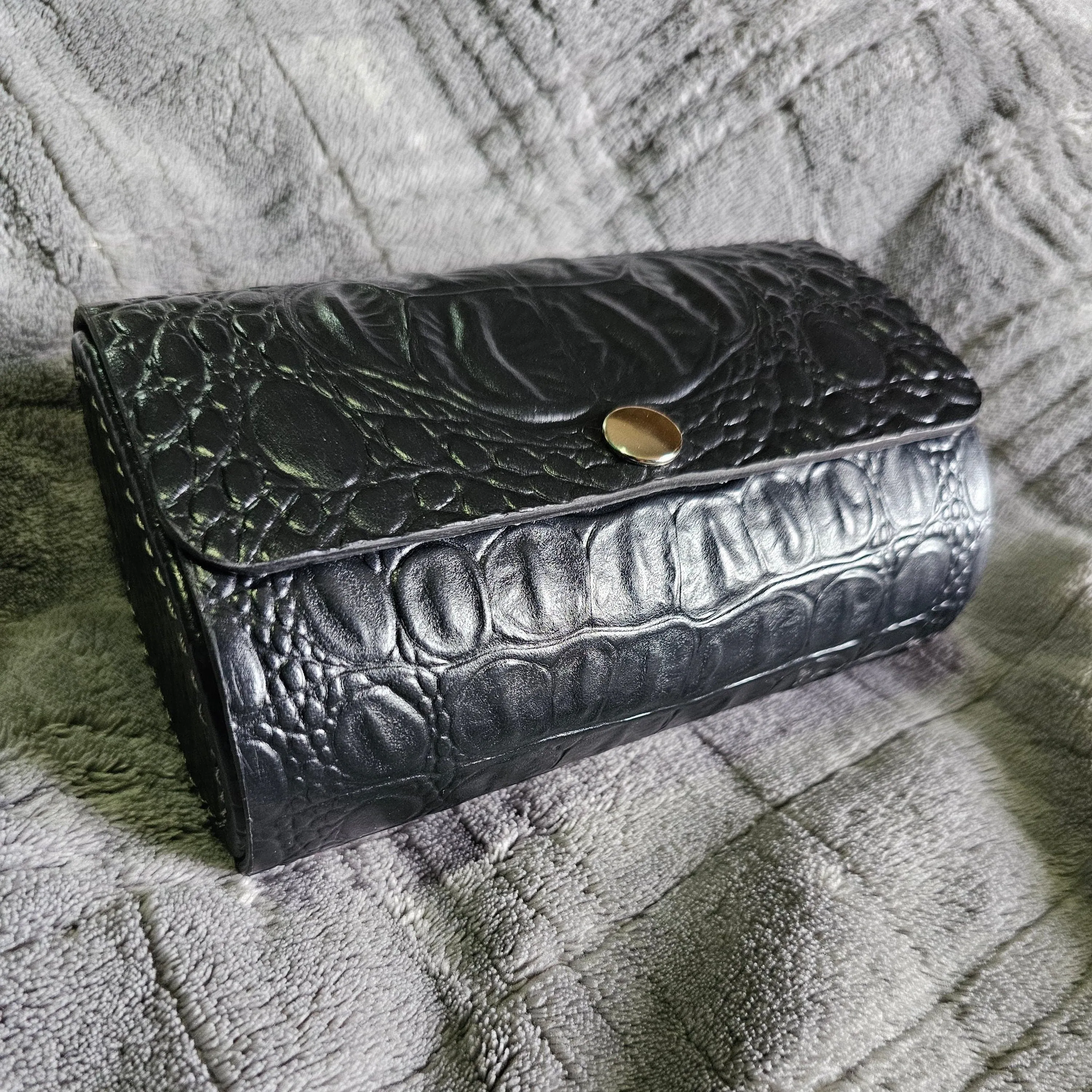 Travel watch case