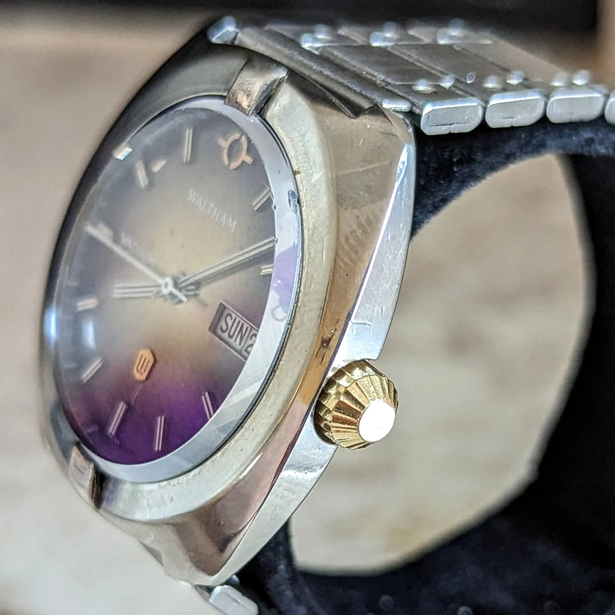 WALTHAM VACUUM Automatic Wristwatch Day/Date 1970s Vintage Watch