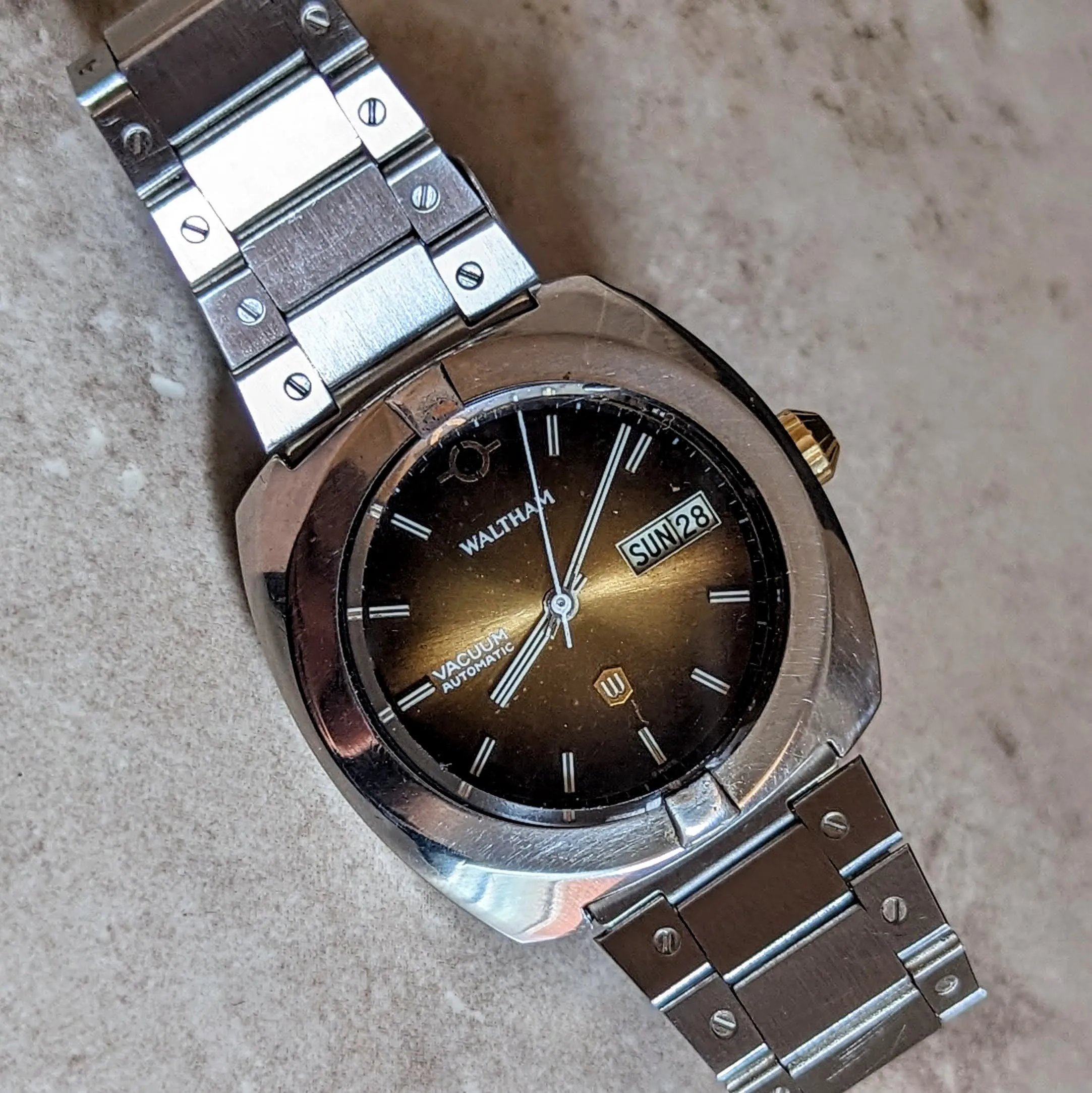 WALTHAM VACUUM Automatic Wristwatch Day/Date 1970s Vintage Watch