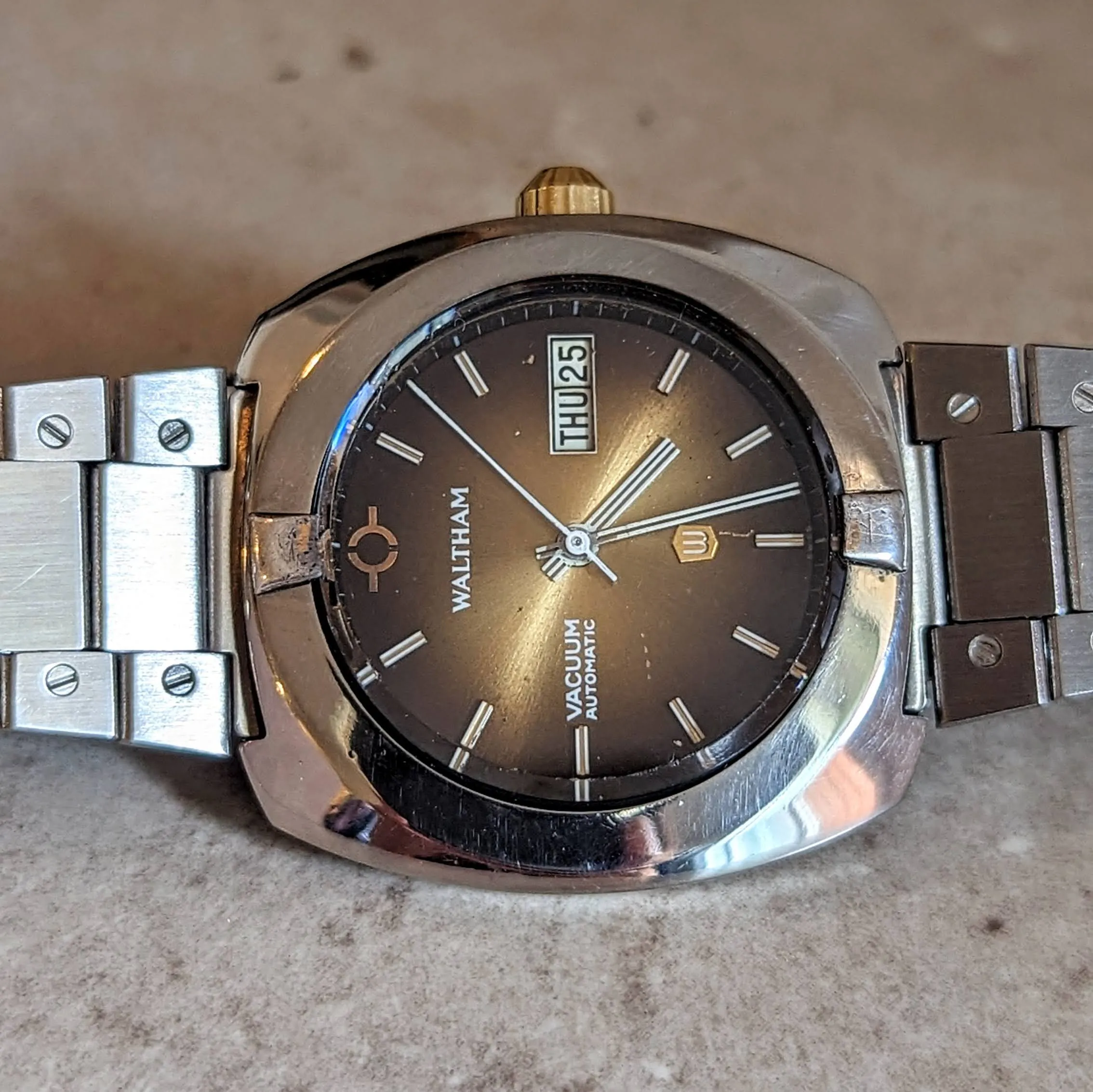 WALTHAM VACUUM Automatic Wristwatch Day/Date 1970s Vintage Watch