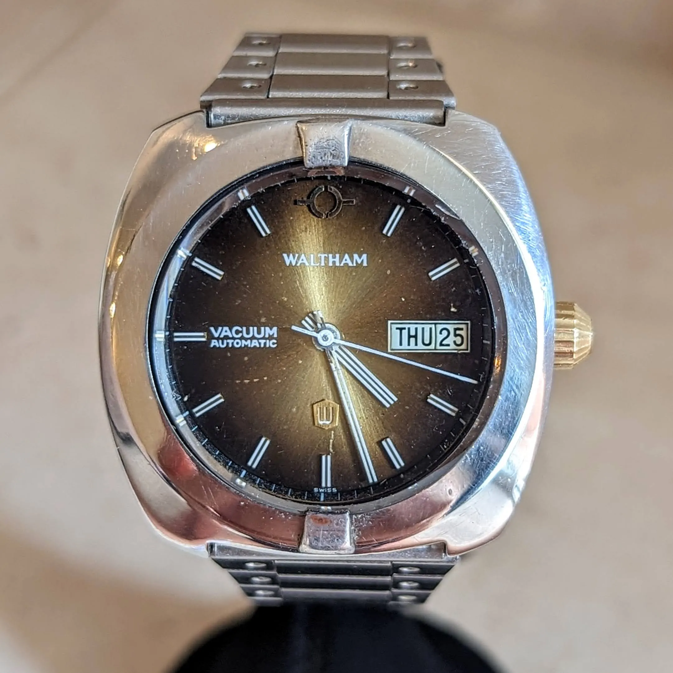 WALTHAM VACUUM Automatic Wristwatch Day/Date 1970s Vintage Watch