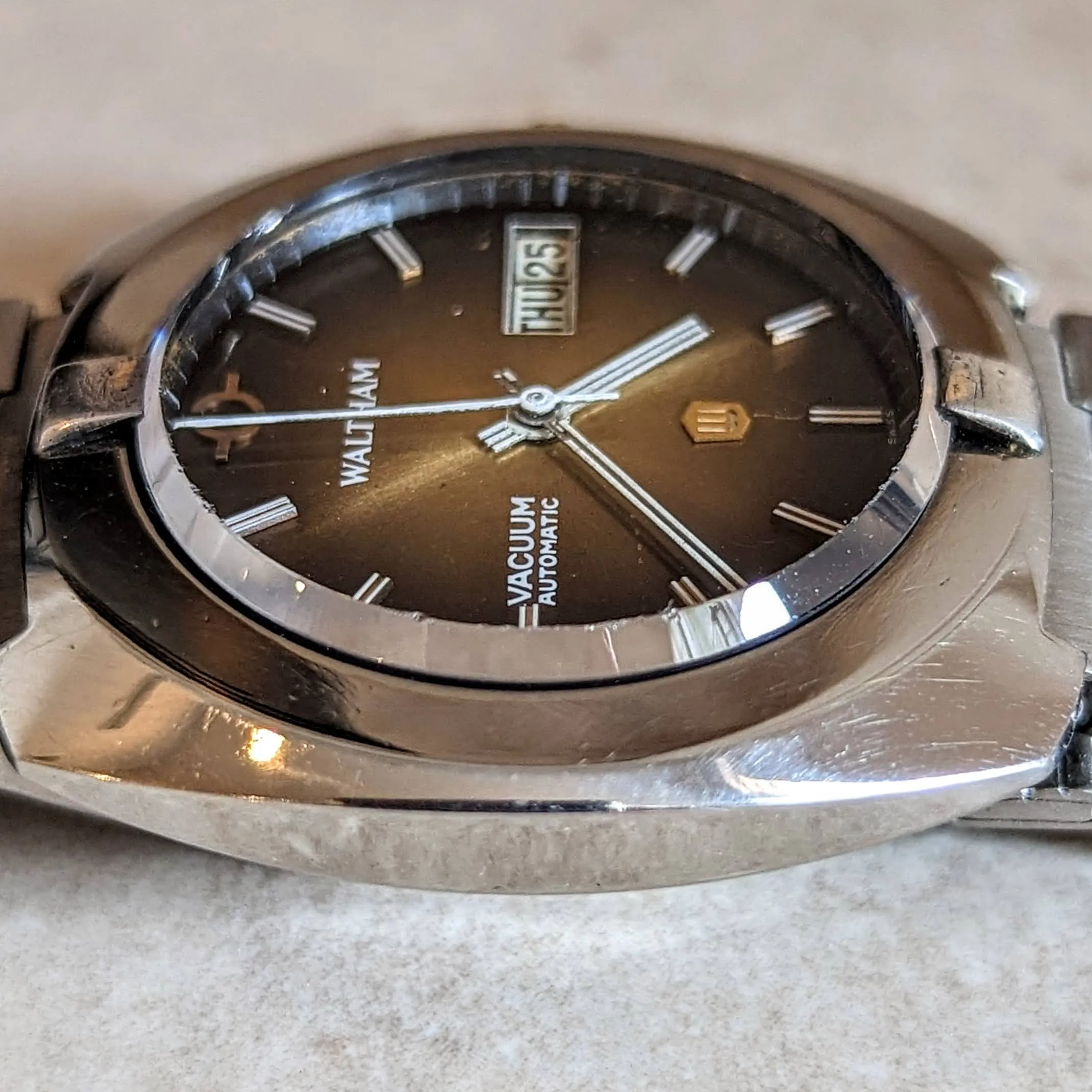 WALTHAM VACUUM Automatic Wristwatch Day/Date 1970s Vintage Watch