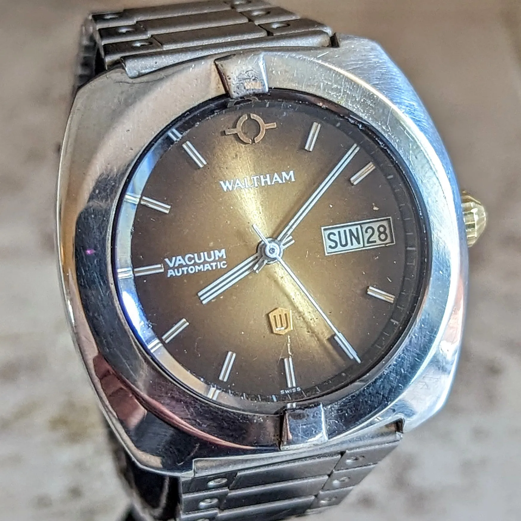 WALTHAM VACUUM Automatic Wristwatch Day/Date 1970s Vintage Watch
