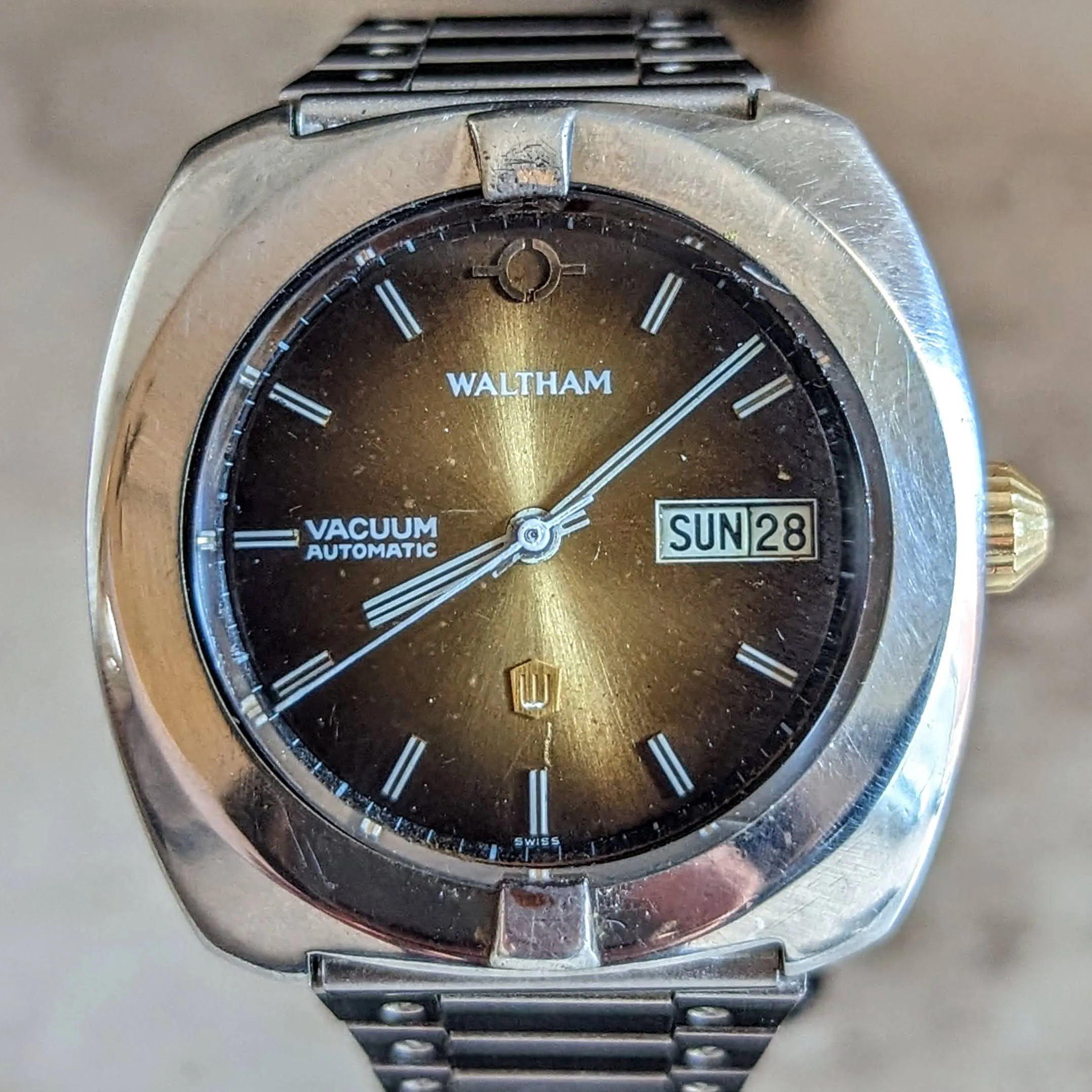 WALTHAM VACUUM Automatic Wristwatch Day/Date 1970s Vintage Watch